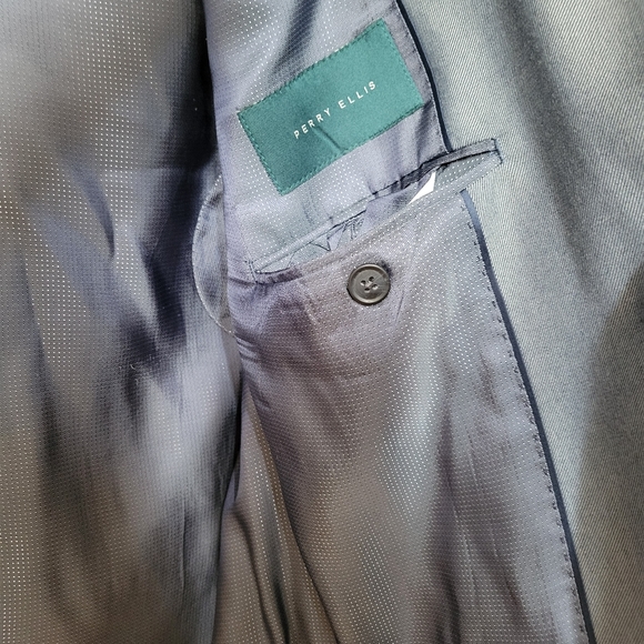 Perry Ellis 42R men's M gray suit  (jacket and trousers) - Picture 5 of 7